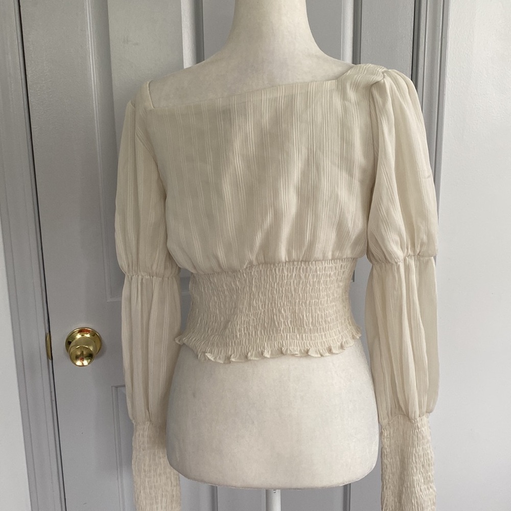 Adorable off white long sleeve blouse - Picture 4 of 5